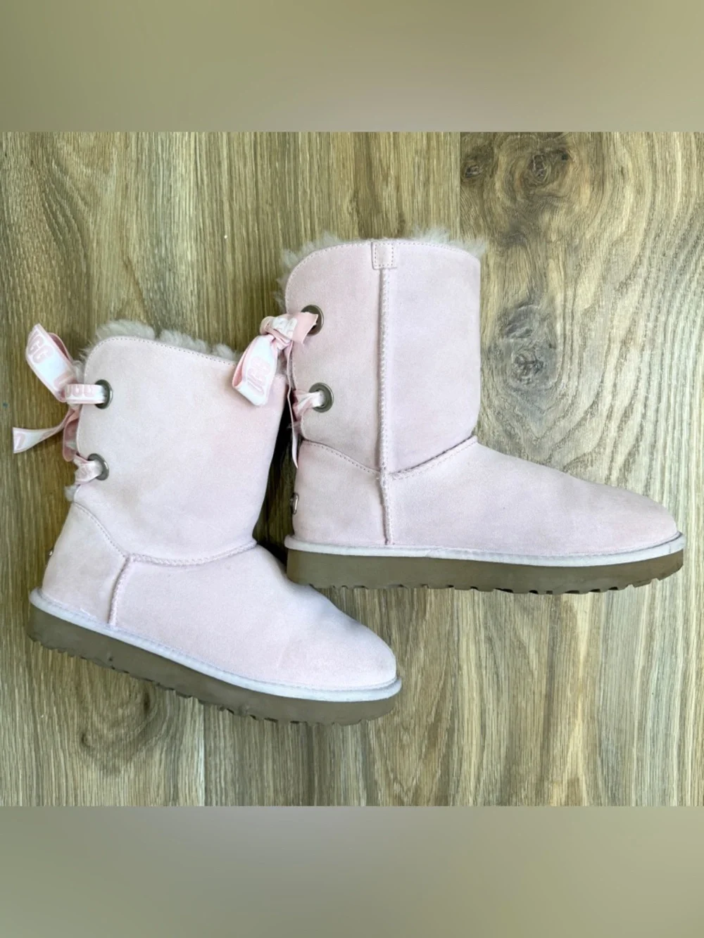 UGG Classic Short Ribbon Lace Bow Boots Pink Suede Shearling Lined Size 9